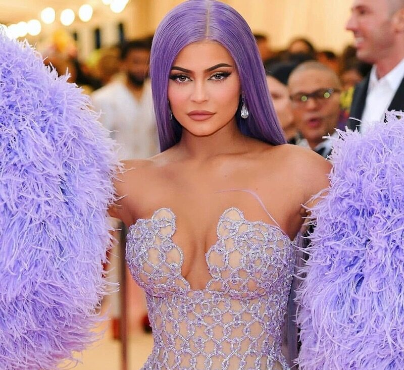 cliomakeup-capelli-very-peri-teamclio-jenner