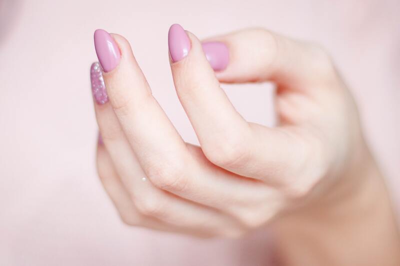 cliomakeup-cura-delle-unghie-smalto