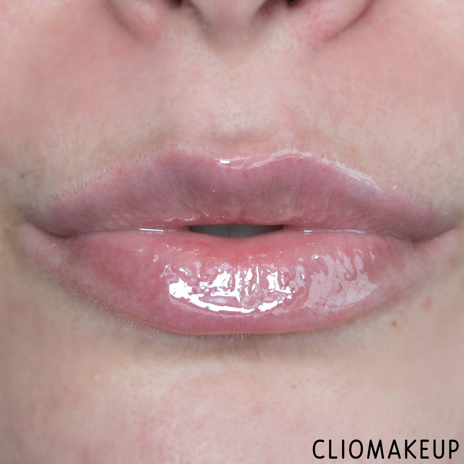 cliomakeup-recensione-gloss-revolution-pout-bomb-maxi-plump-plumping-lip-gloss-11