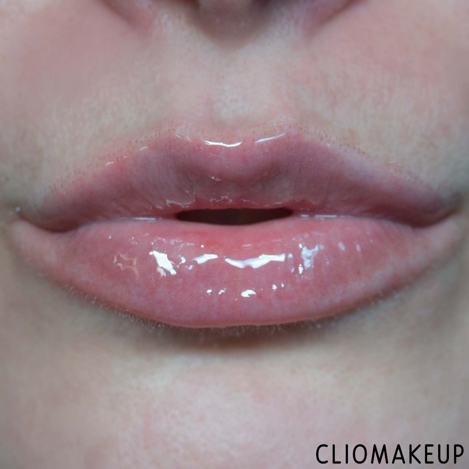 cliomakeup-recensione-gloss-revolution-pout-bomb-maxi-plump-plumping-lip-gloss-12