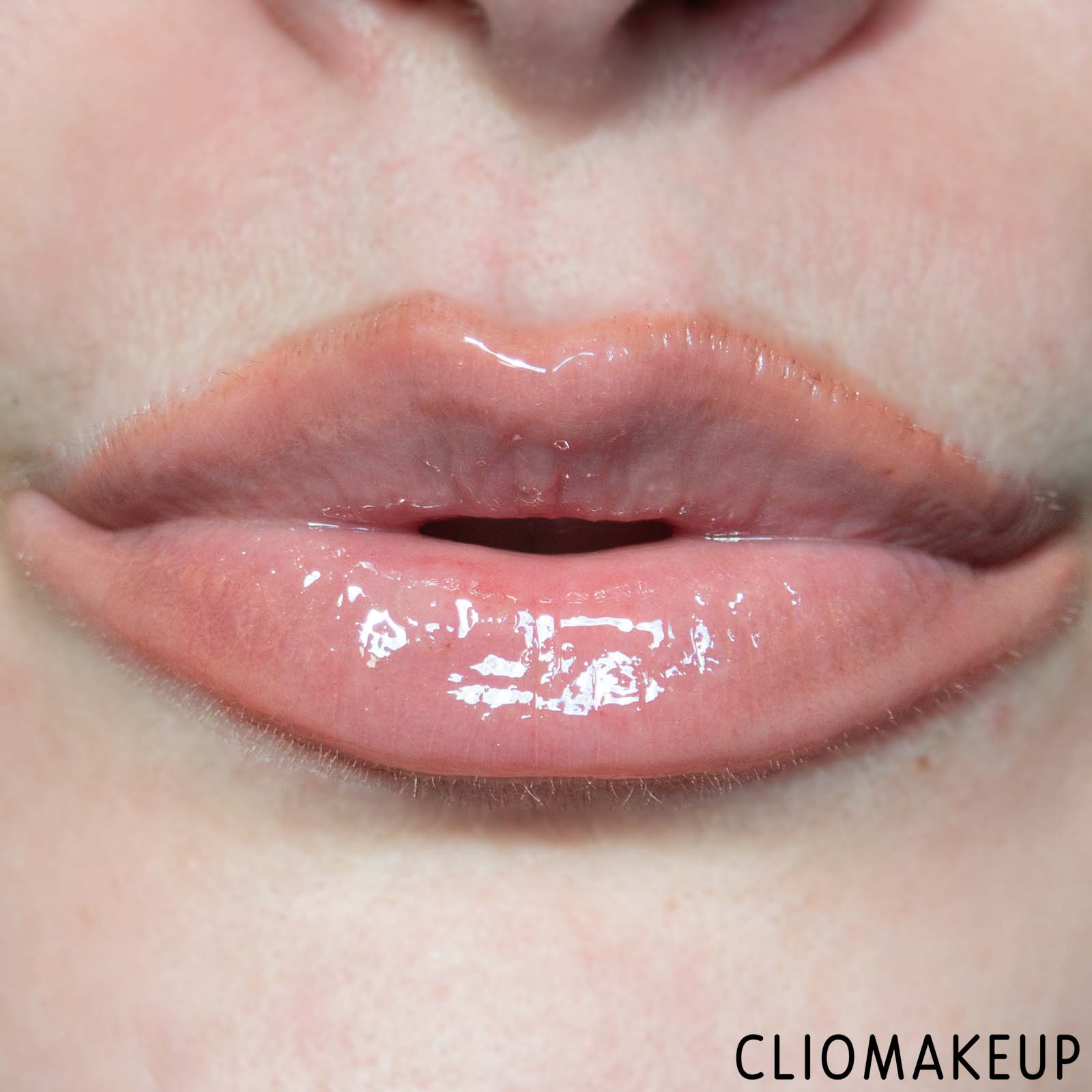 cliomakeup-recensione-gloss-revolution-pout-bomb-maxi-plump-plumping-lip-gloss-15