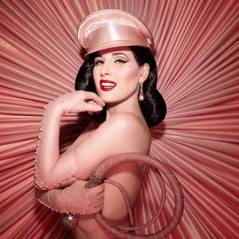 cliomakeup-star-compiono-50-anni-2022-teamclio-dita-von-teese