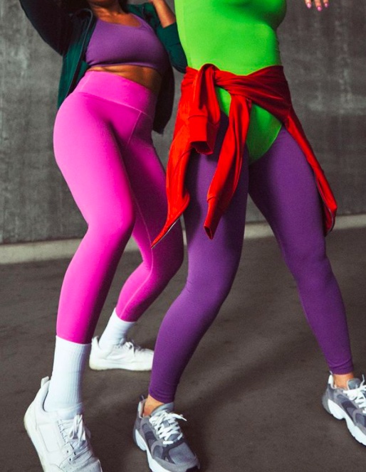 Cliomakeup-come-indossare-very-peri-hm-sporty-fucsia-verde
