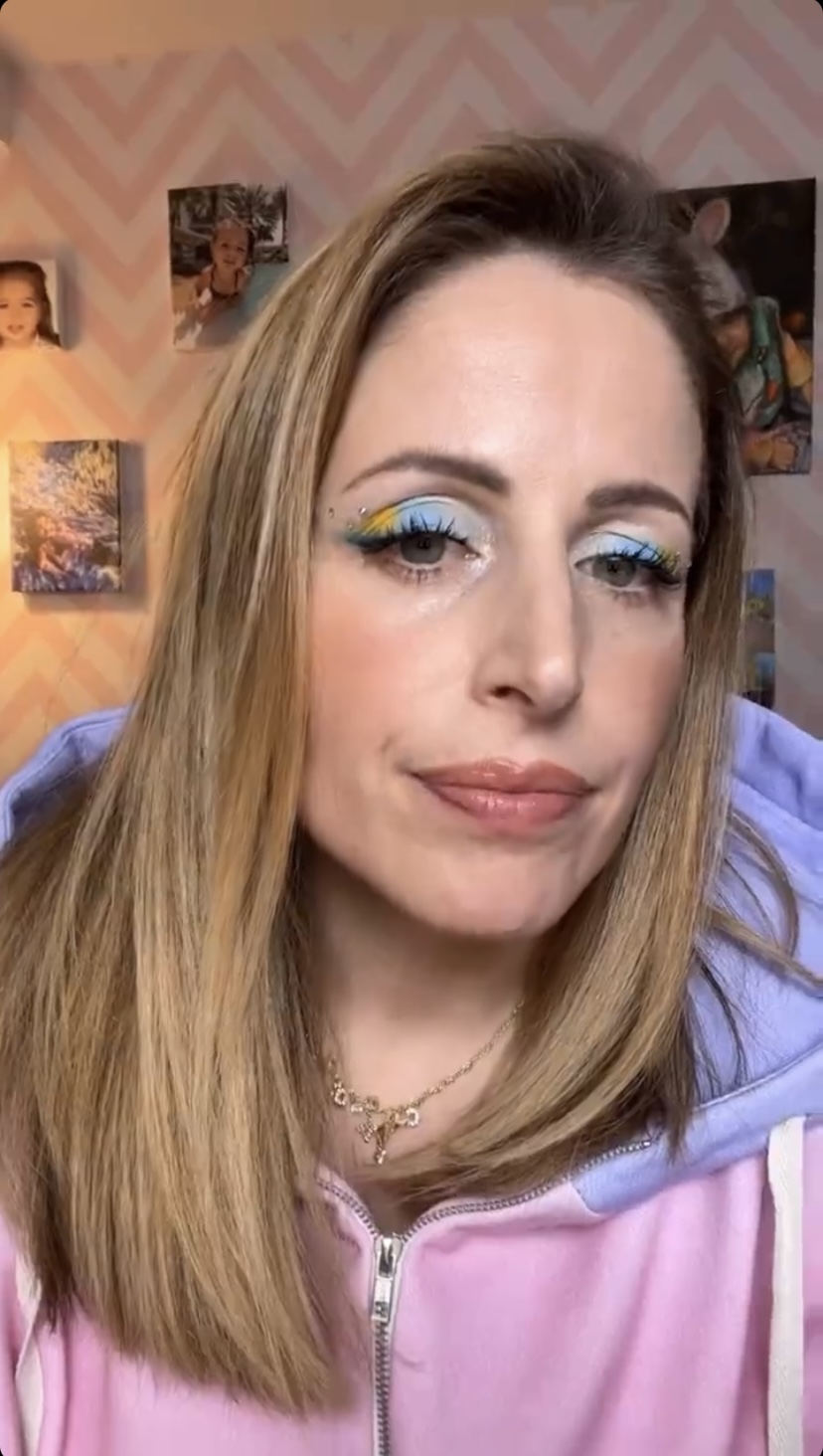 Cliomakeup-makeup-occhi-colorati-2022-Clio-trucco-azzurro-giallo