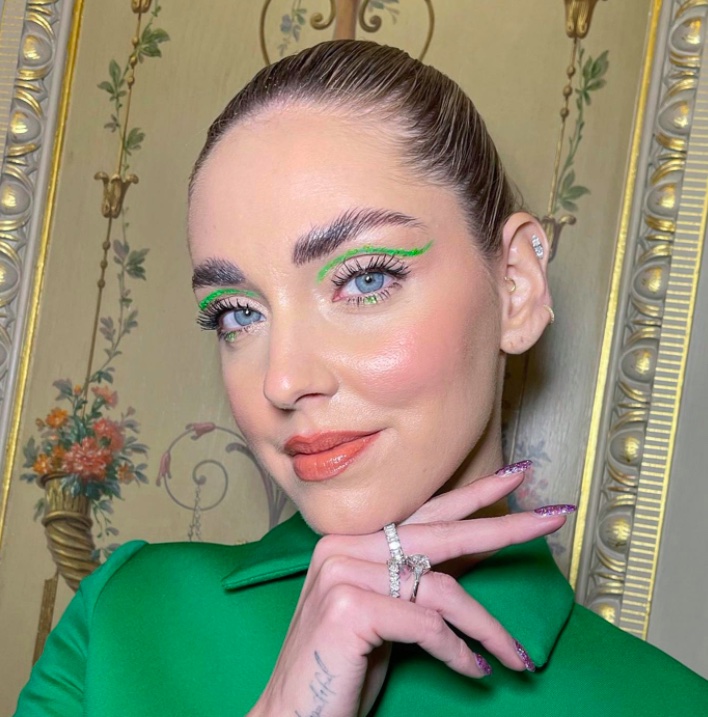 Cliomakeup-makeup-occhi-colorati-2022-manuele-mameli-eyeliner-gradico-verde