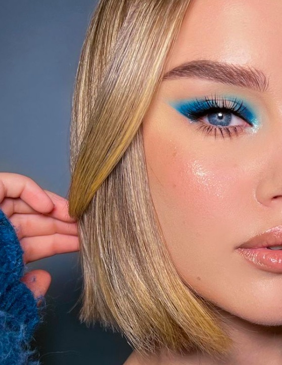 Cliomakeup-makeup-occhi-colorati-2022-trucco-azzurro-monocolore
