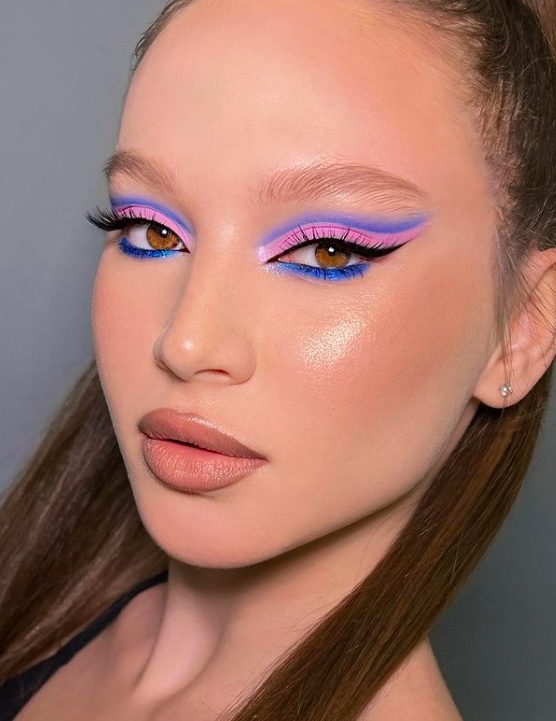 Cliomakeup-makeup-occhi-colorati-2022-trucco-blu-rosa