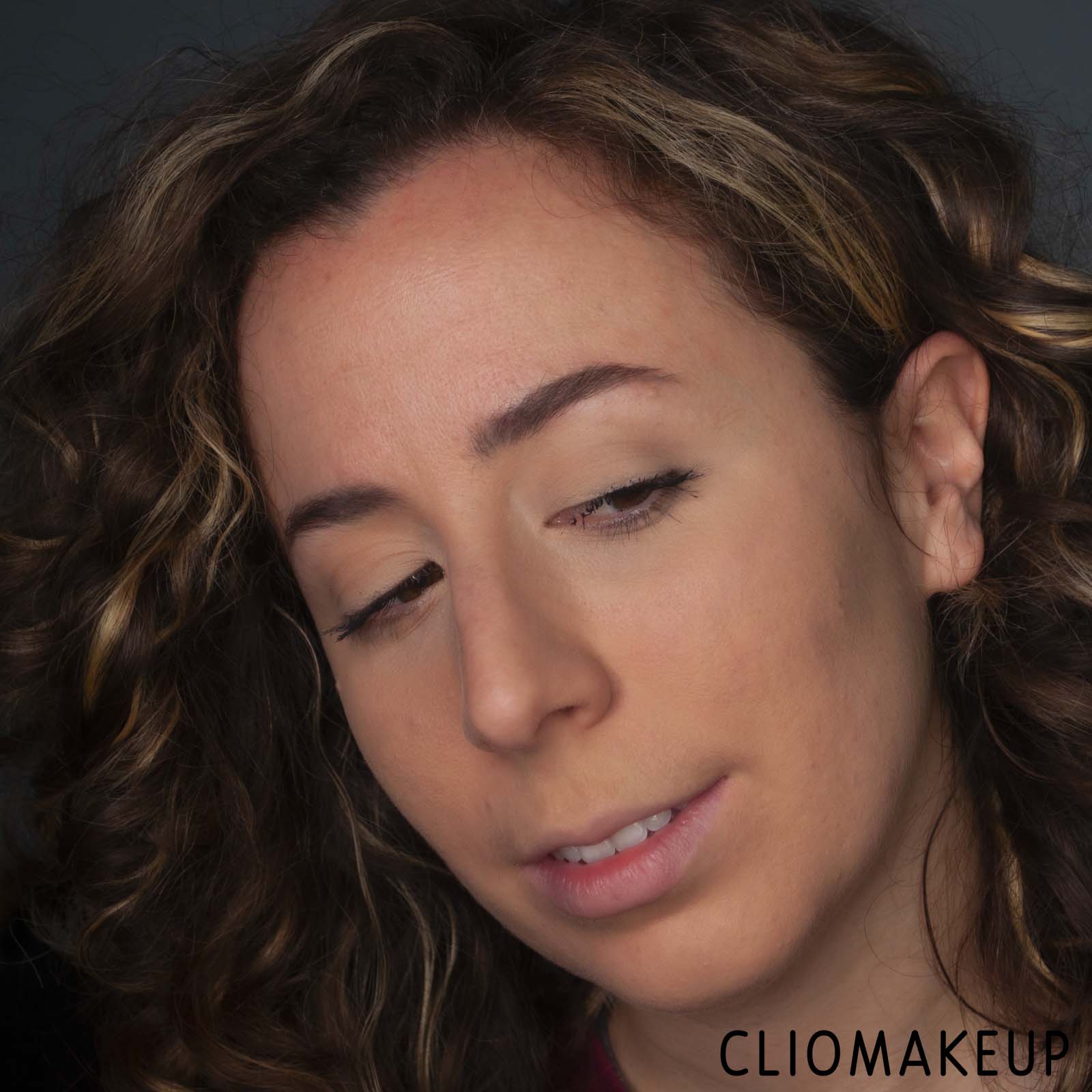 cliomakeup-recensione-mascara-fondotinta-one-size-turn-up-the-base-versatile-foundation-powder-10