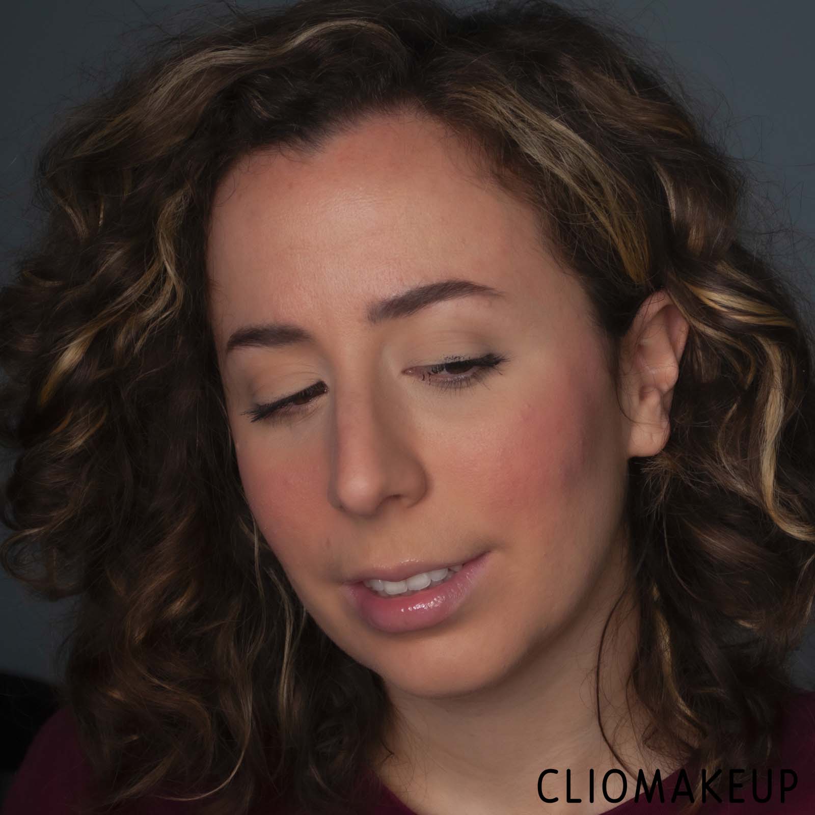 cliomakeup-recensione-mascara-fondotinta-one-size-turn-up-the-base-versatile-foundation-powder-12