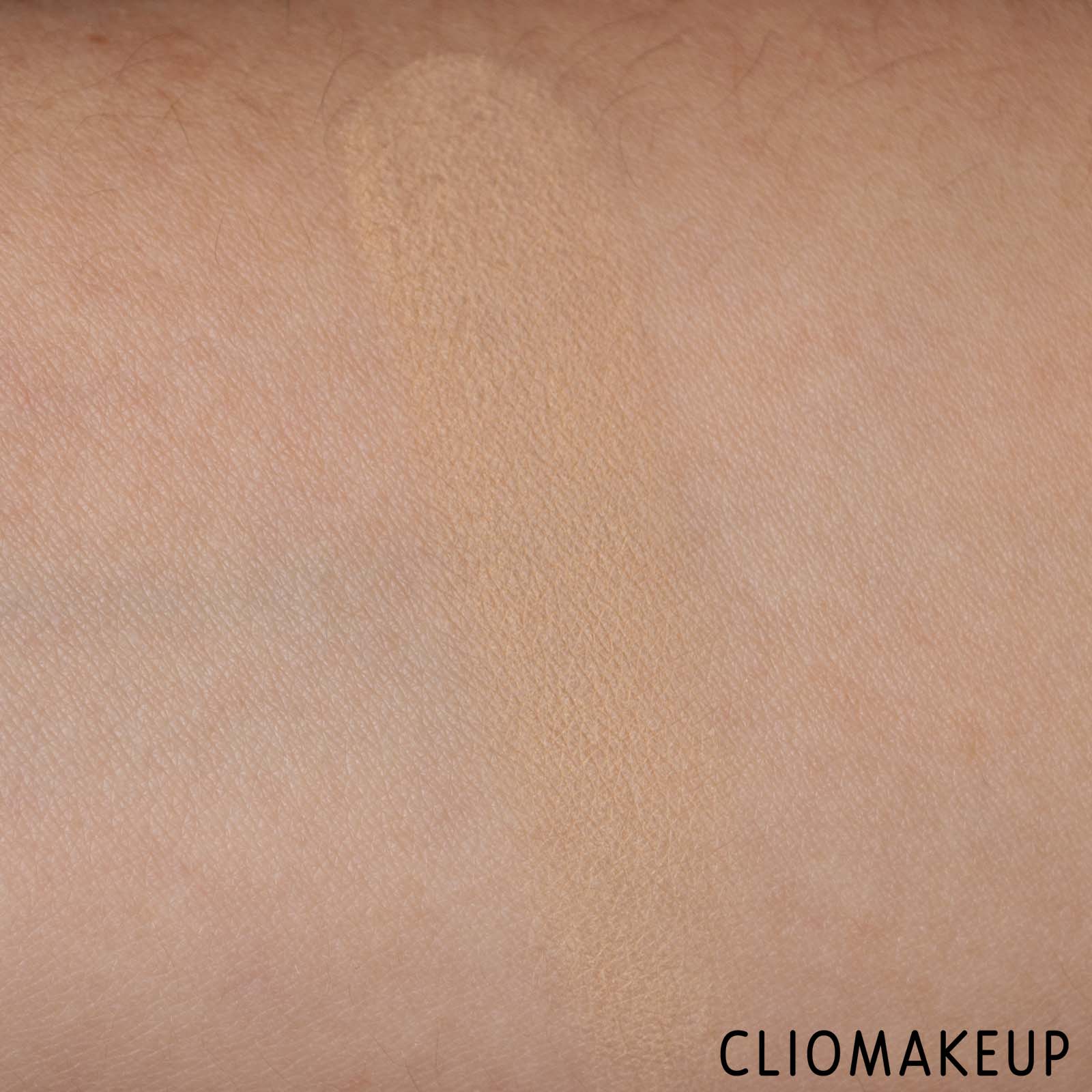 cliomakeup-recensione-mascara-fondotinta-one-size-turn-up-the-base-versatile-foundation-powder-7