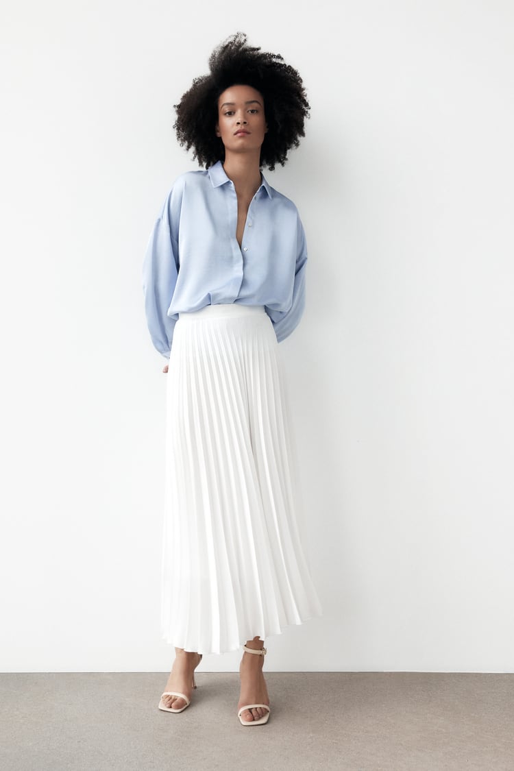 Cliomakeup-capi-must-have-primavera-2022-CAMICIA-SATINATA-CON-SPALLA-BASSA