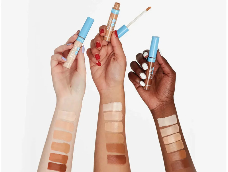 cliomakeup-correttori-primavera-2022-rimmel-kind-free-swatch