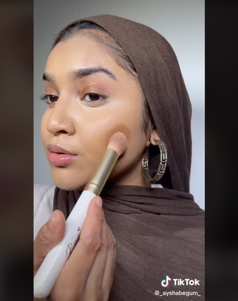 cliomakeup-make-up-trend-tiktok-2022-dot-contour