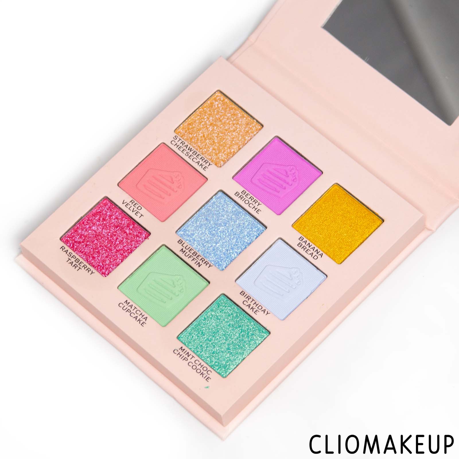 cliomakeup-recensione-palette-revolution-x-nikki-lilly-eyeshadow-palette-pastel-delights-5