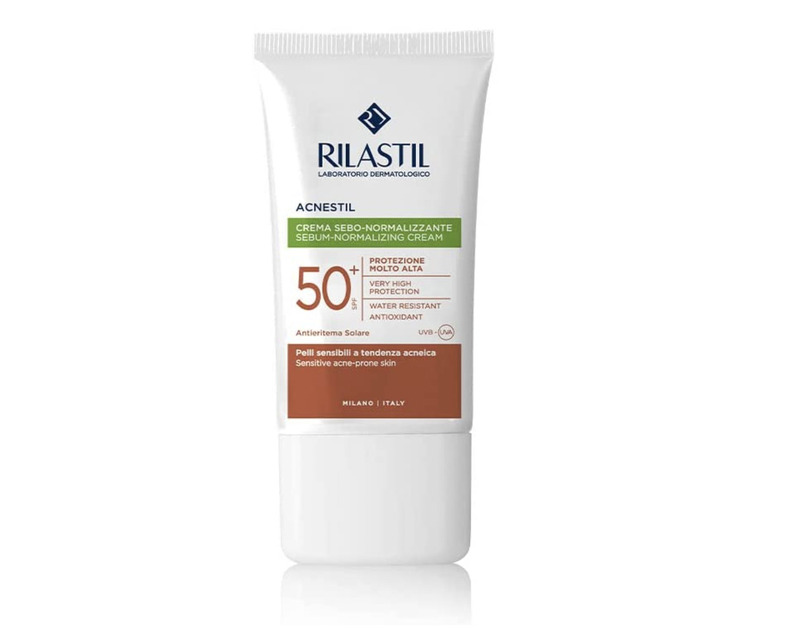 cliomakeup-creme-solari-pelle-acneica-estate-2022-rilastil-acnestil