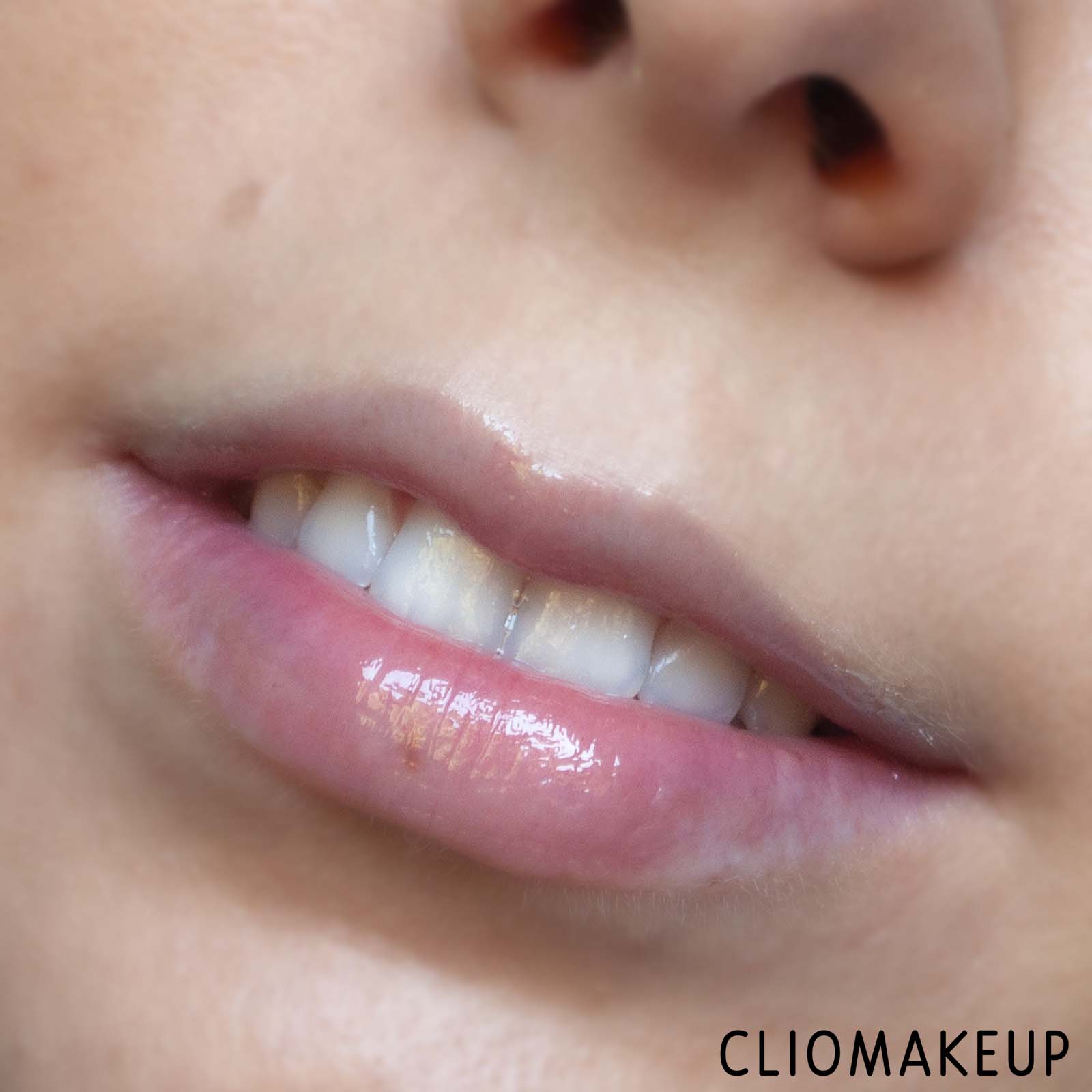 cliomakeup-recensione-gloss-huda-beauty-silk-balm-icy-cooling-lip-plumper-10