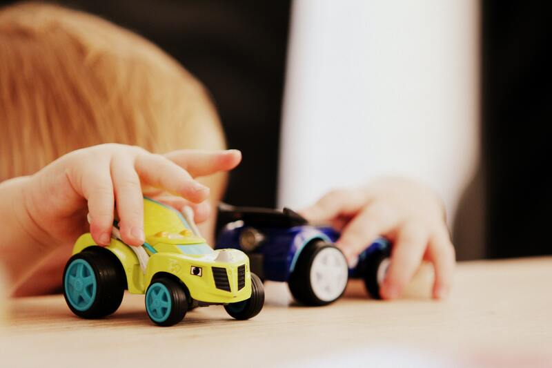 cliomakeup-viaggio-auto-con-bambini-traffico