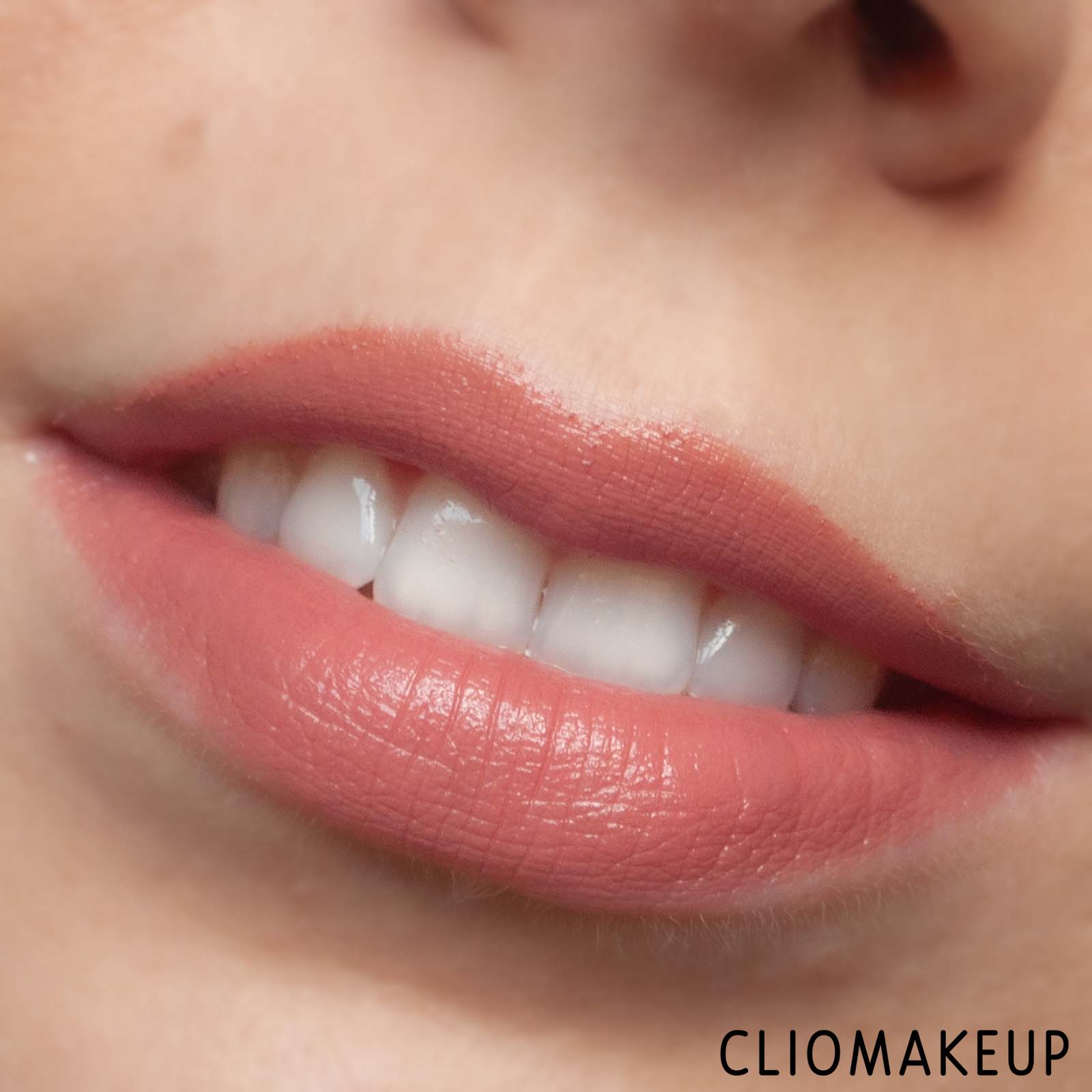 cliomakeup-recensione-rossetto-patmcgrath-labs-x-bridgerton-satinallure-lipstick-10