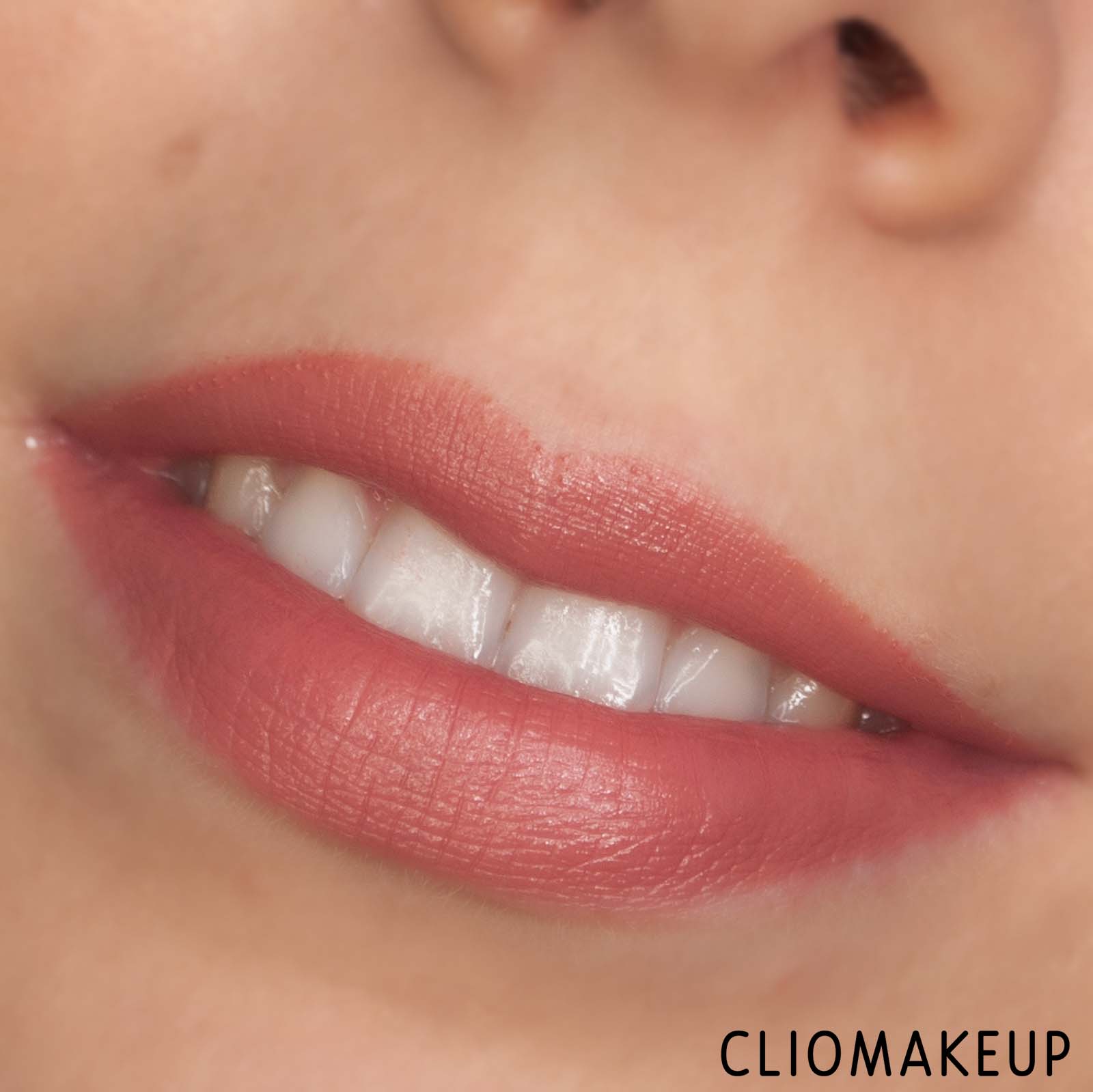 cliomakeup-recensione-rossetto-patmcgrath-labs-x-bridgerton-satinallure-lipstick-11
