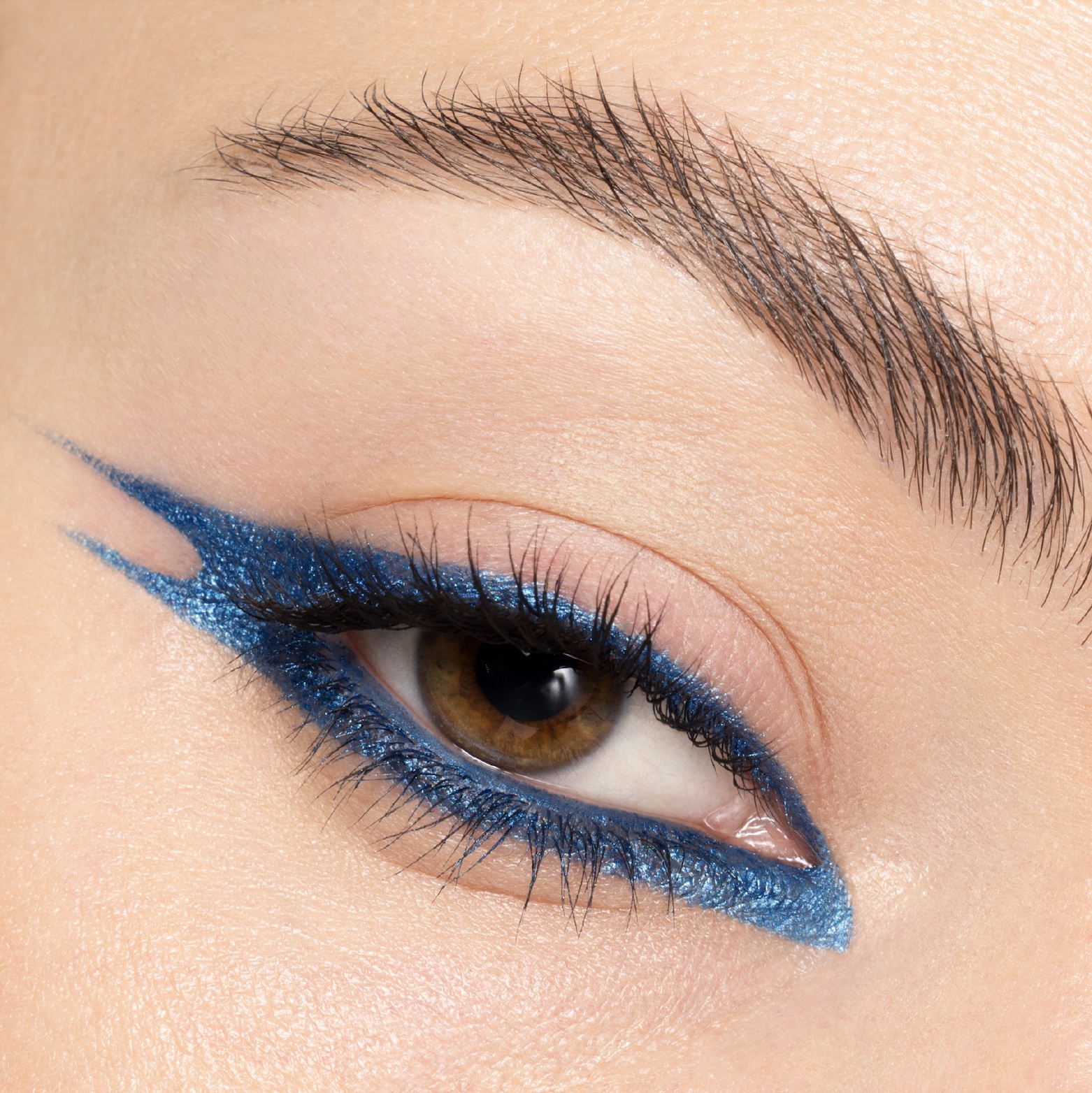 cliomakeup-alldaylove-matite-occhi-06-atlantic-indossato-03