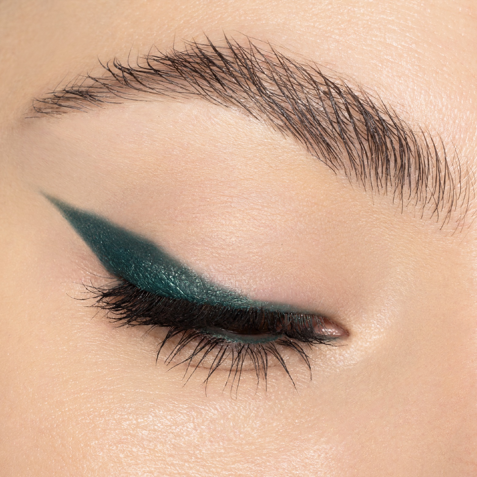 cliomakeup-alldaylove-matite-occhi-07-foresta-indossato-01