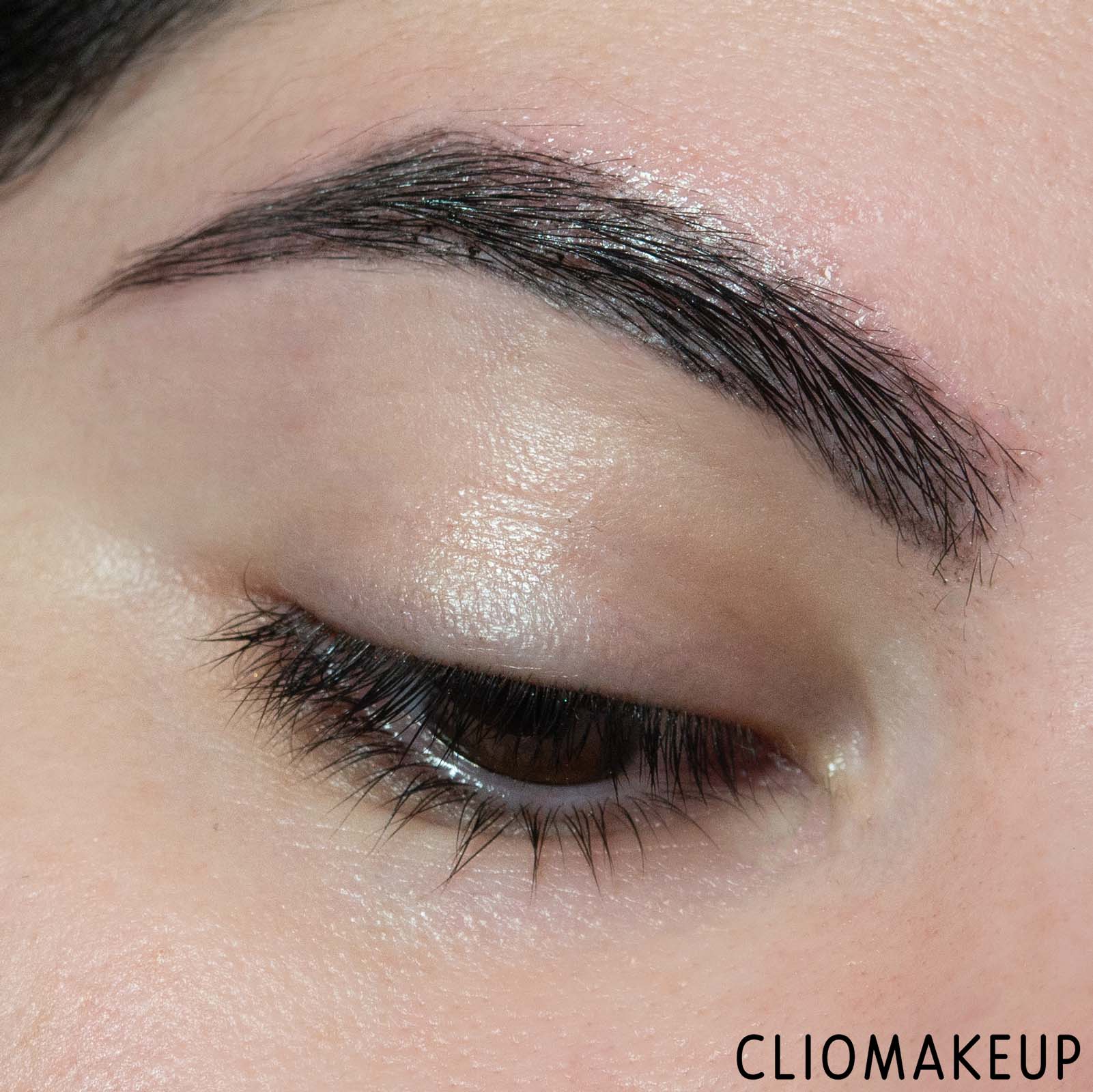 cliomakeup-recensione-gel-sopracciglia-essence-fix-it-like-a-boss-trasparent-brow-fixing-gel-13