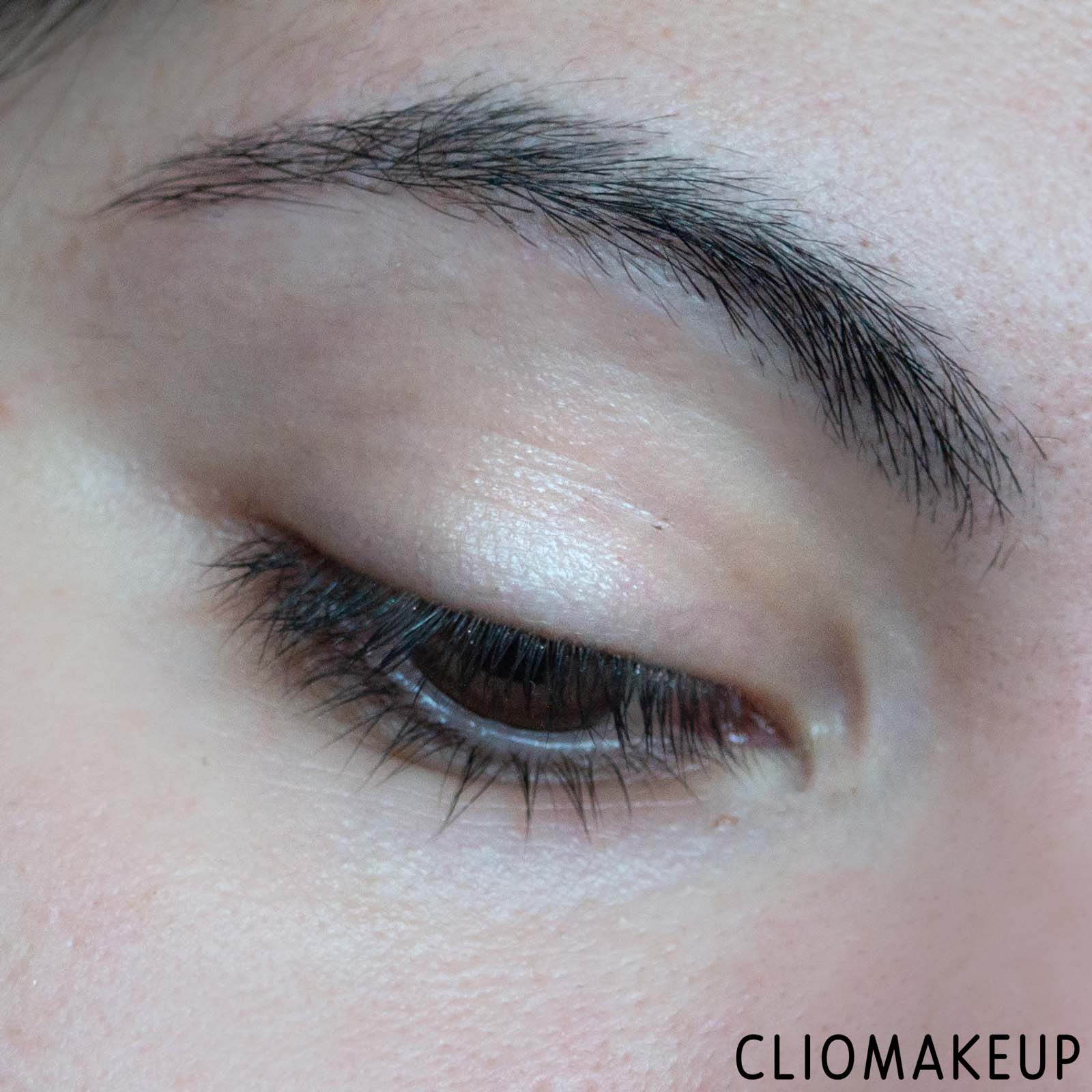 cliomakeup-recensione-gel-sopracciglia-essence-fix-it-like-a-boss-trasparent-brow-fixing-gel-8