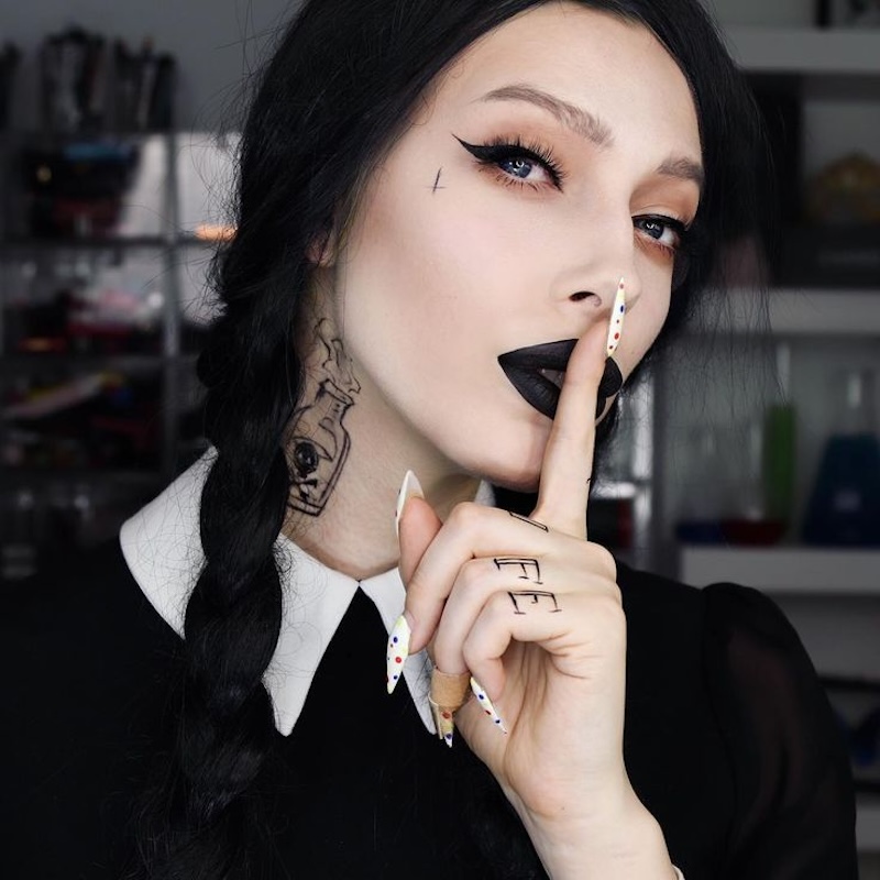 trucco-mercoledi-addams-rossetto-nero