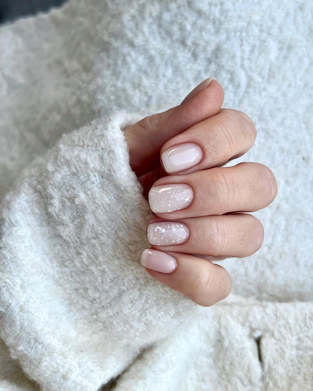 Cliomakeup-unghie-2023-bianco-latte