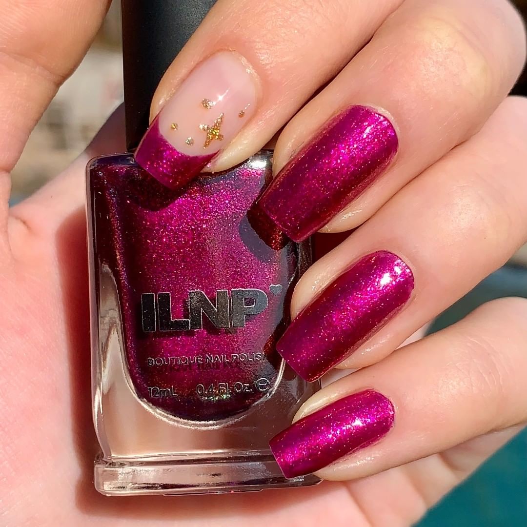 Cliomakeup-unghie-2023-pantone-viva-magenta