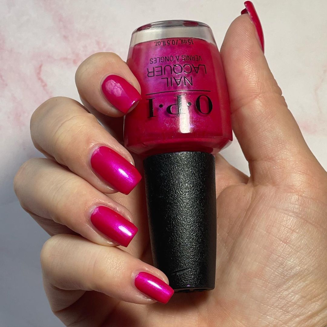 Cliomakeup-unghie-2023-viva-magenta