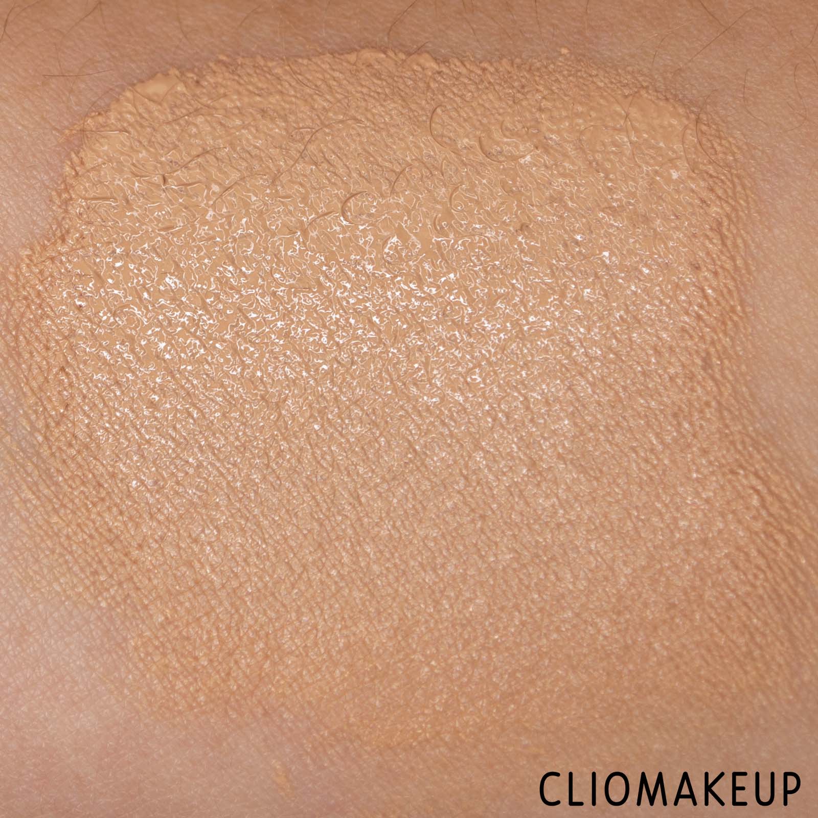 cliomakeup-recensione-fondotinta-lancome-teint-idole-ultra-wear-care-e-glow-9
