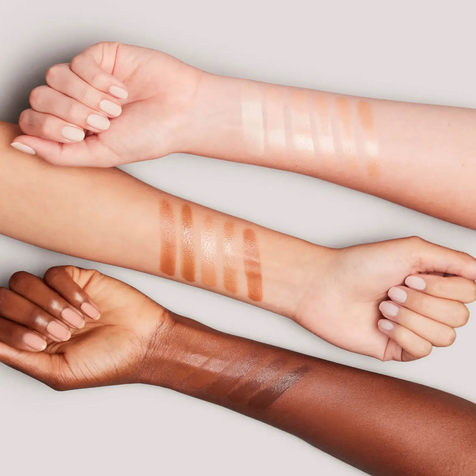 cliomakeup-recensione-fondotinta-mac-strobe-dewy-skin-tint-3