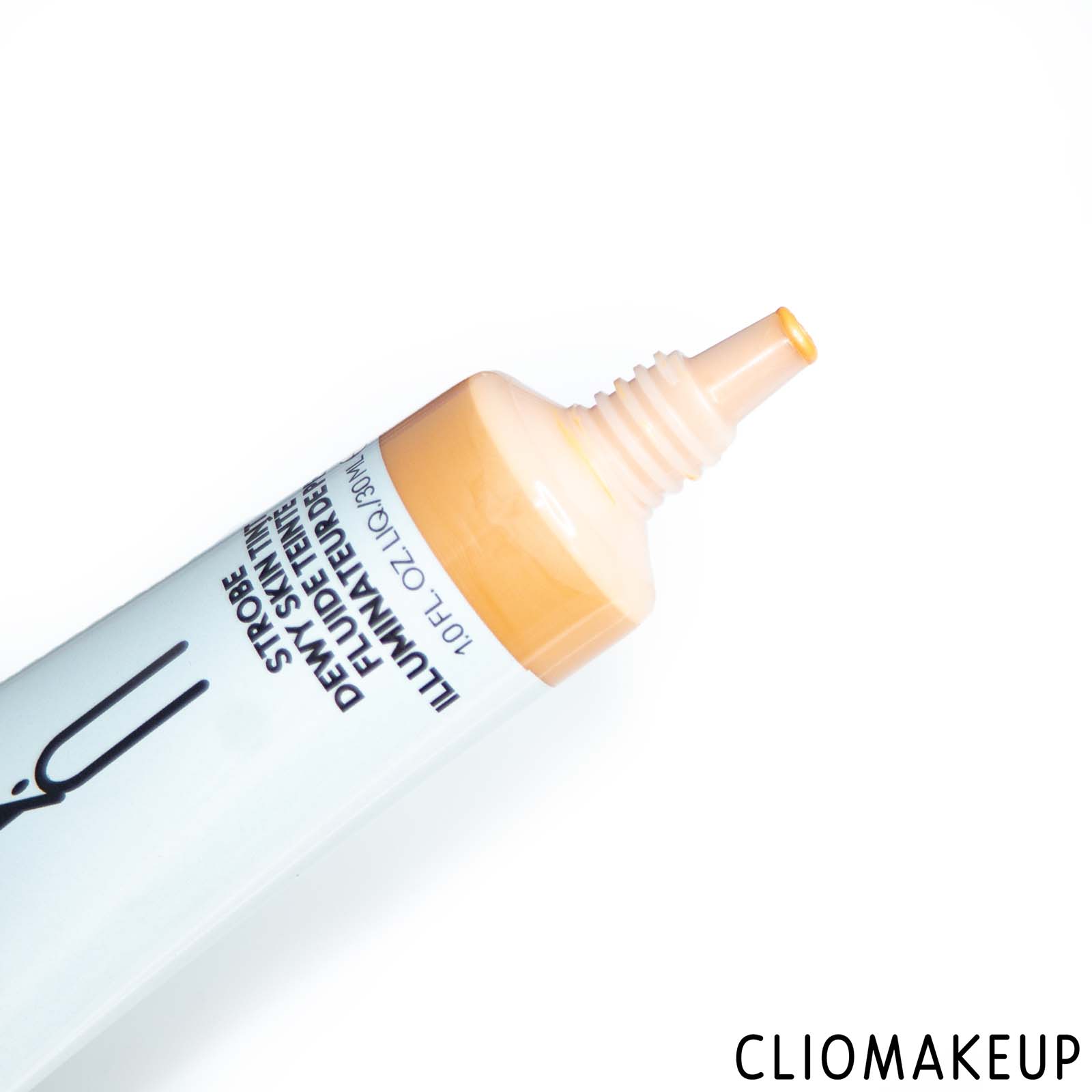 cliomakeup-recensione-fondotinta-mac-strobe-dewy-skin-tint-5