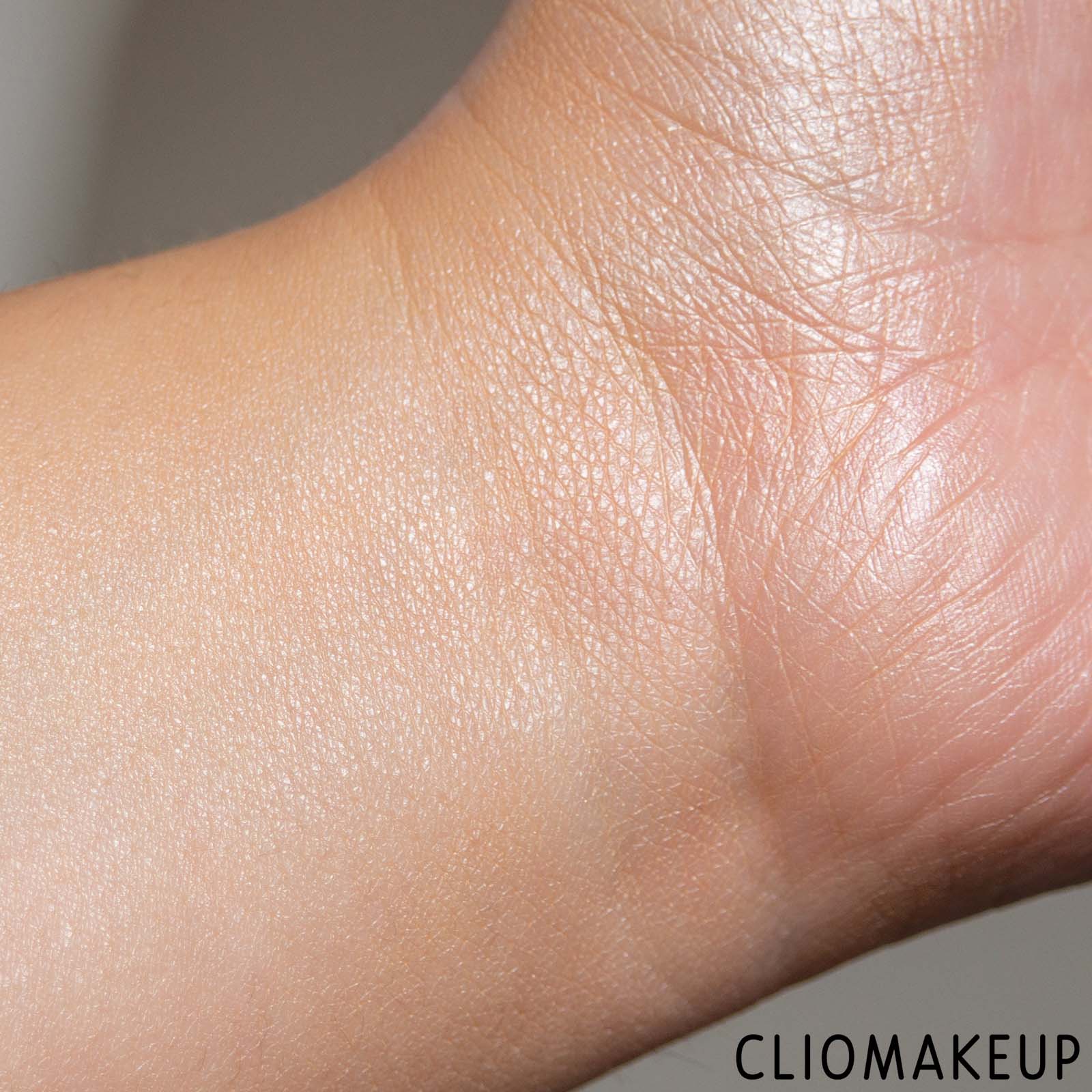 cliomakeup-recensione-fondotinta-mac-strobe-dewy-skin-tint-8