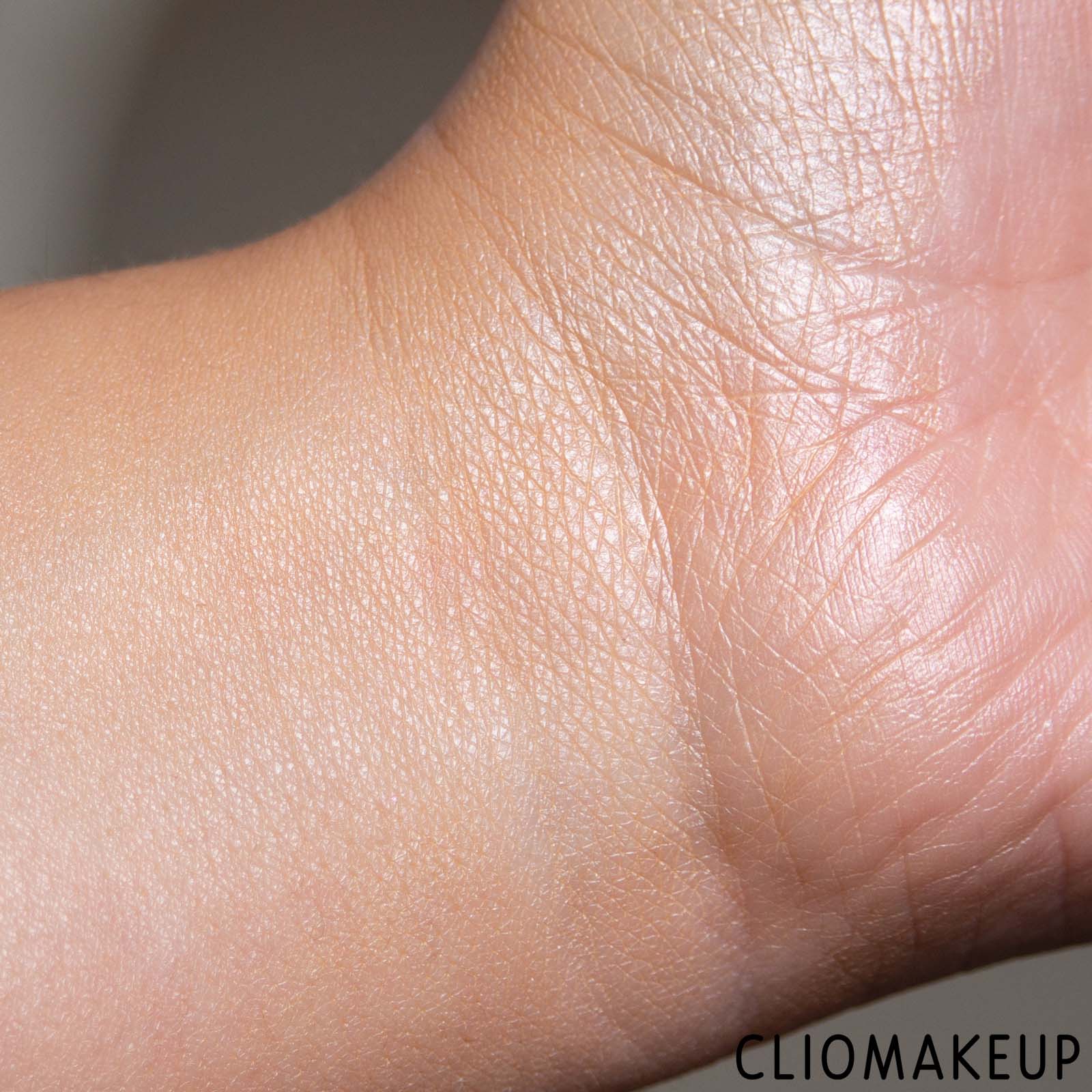 cliomakeup-recensione-fondotinta-mac-strobe-dewy-skin-tint-9