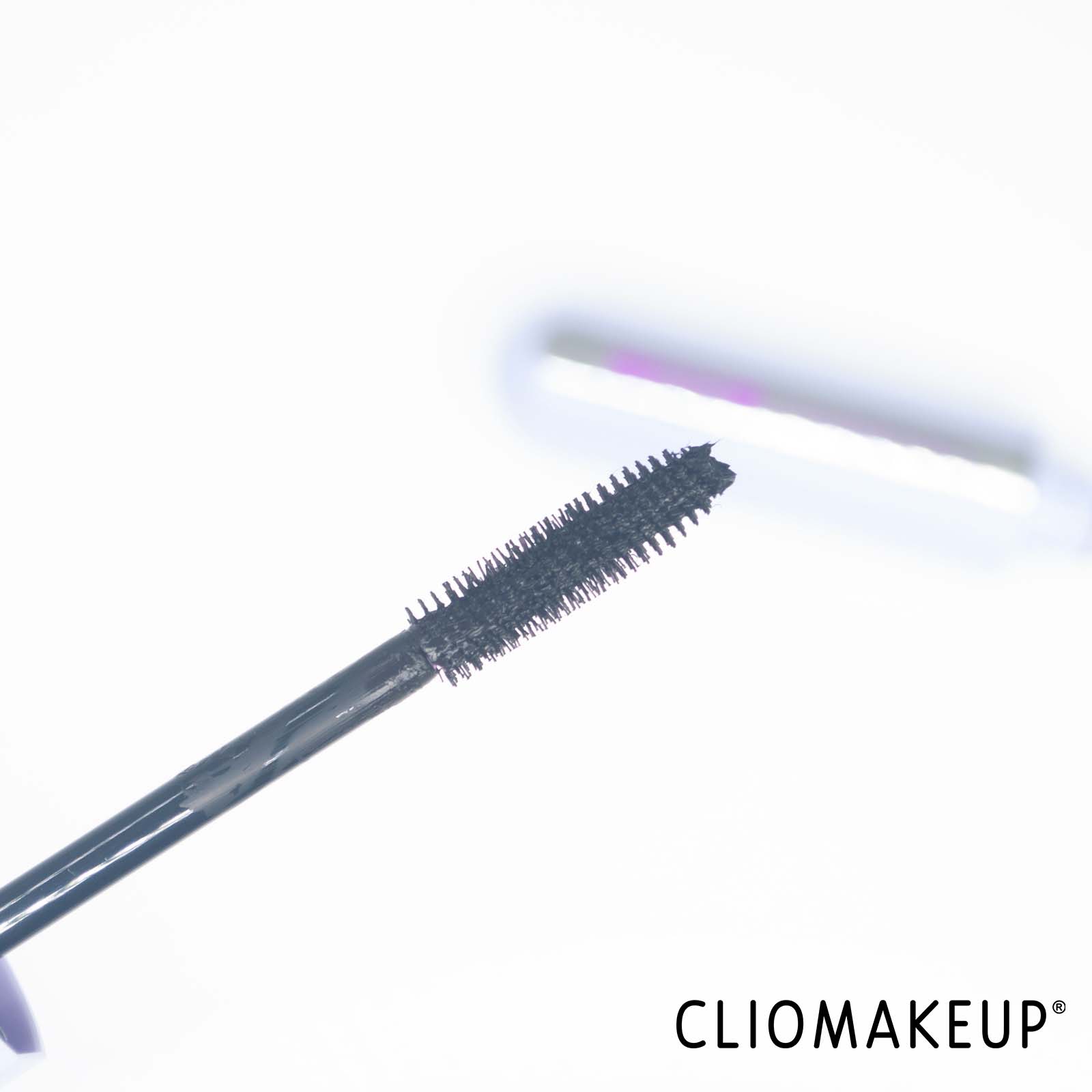 cliomakeup-recensione-mascara-maybelline-the-falsies-surreal-extensions-mascara-5