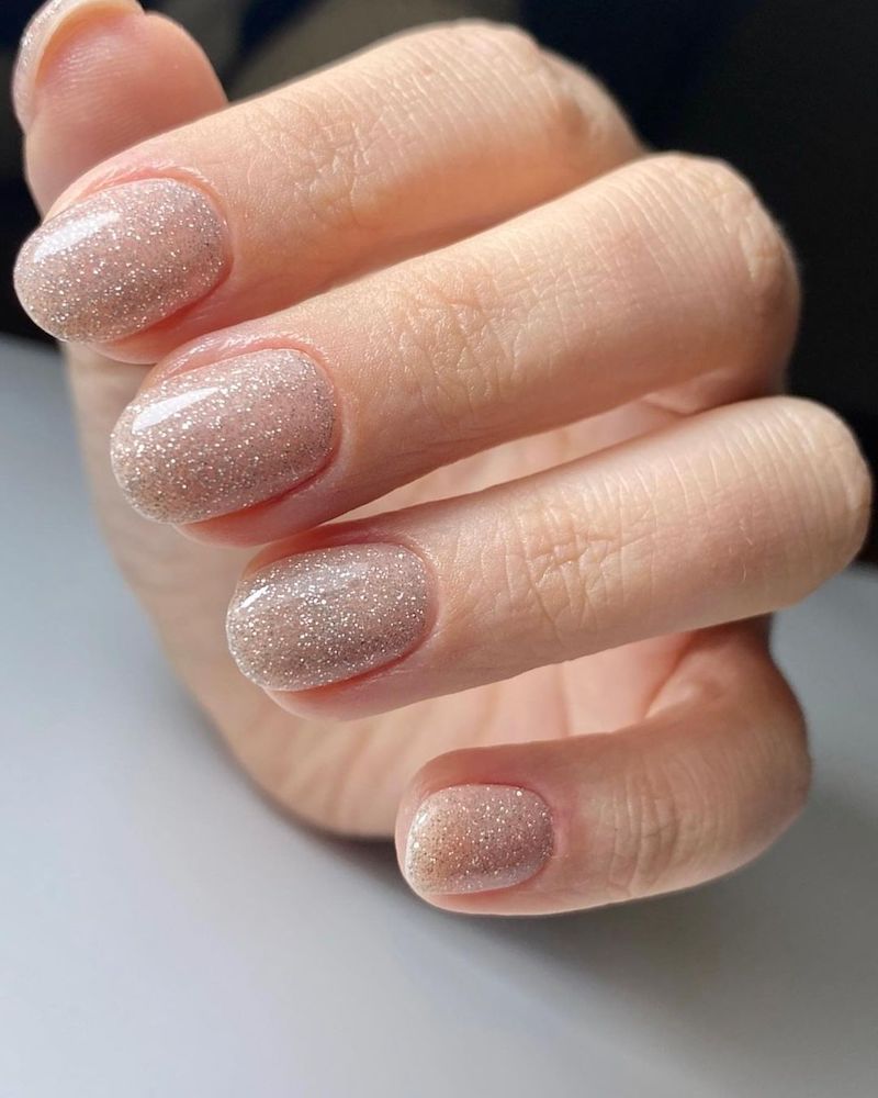 cliomakeup-unghie-glitter-primavera-2023-10