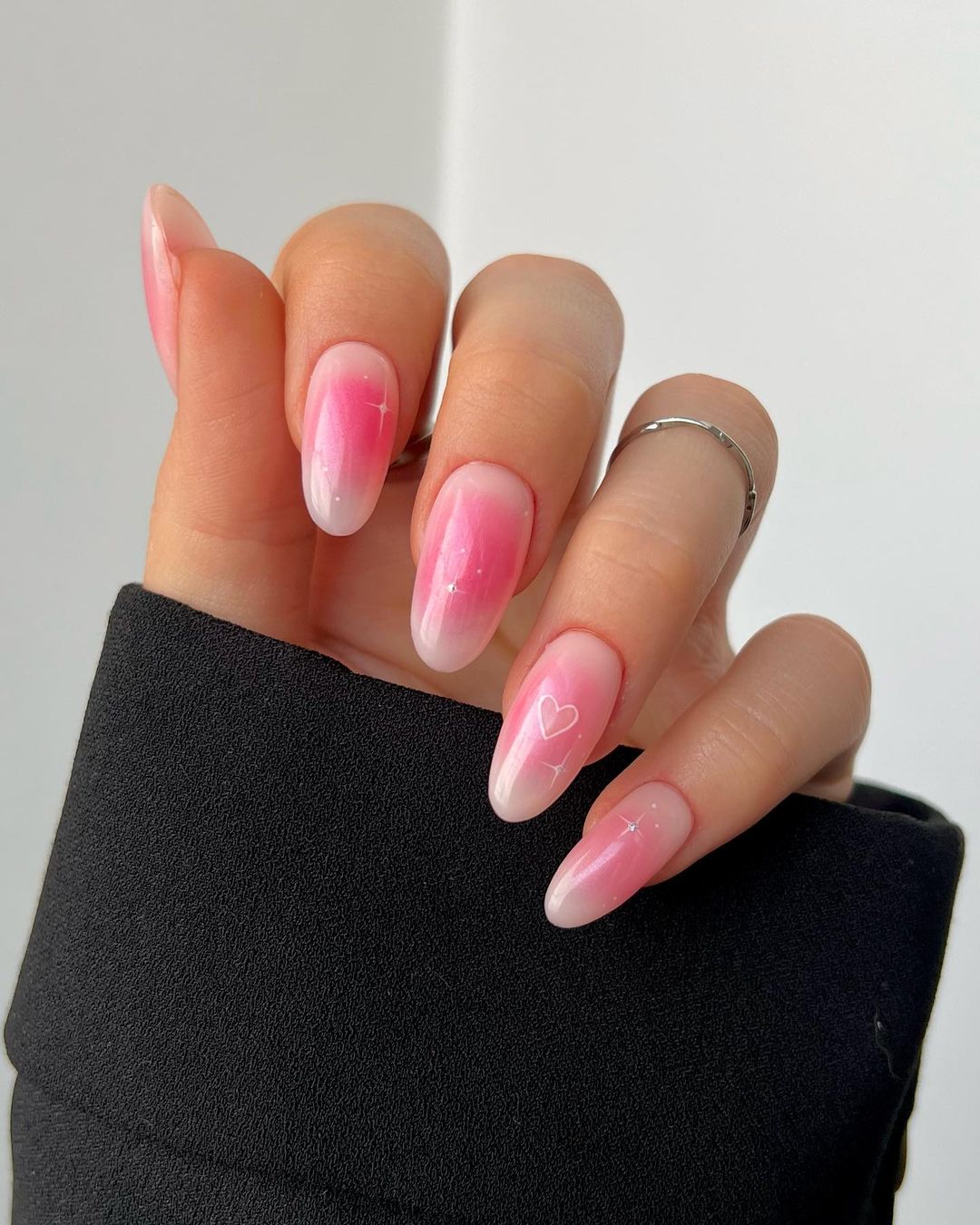 cliomakeup-blush-nails-2023-teamclio-3