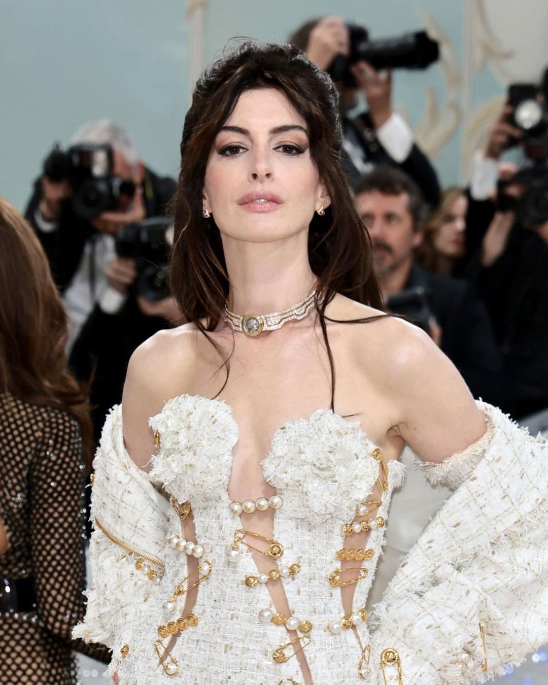 cliomakeup-met-gala-2023-beauty-look-anne-hathaway
