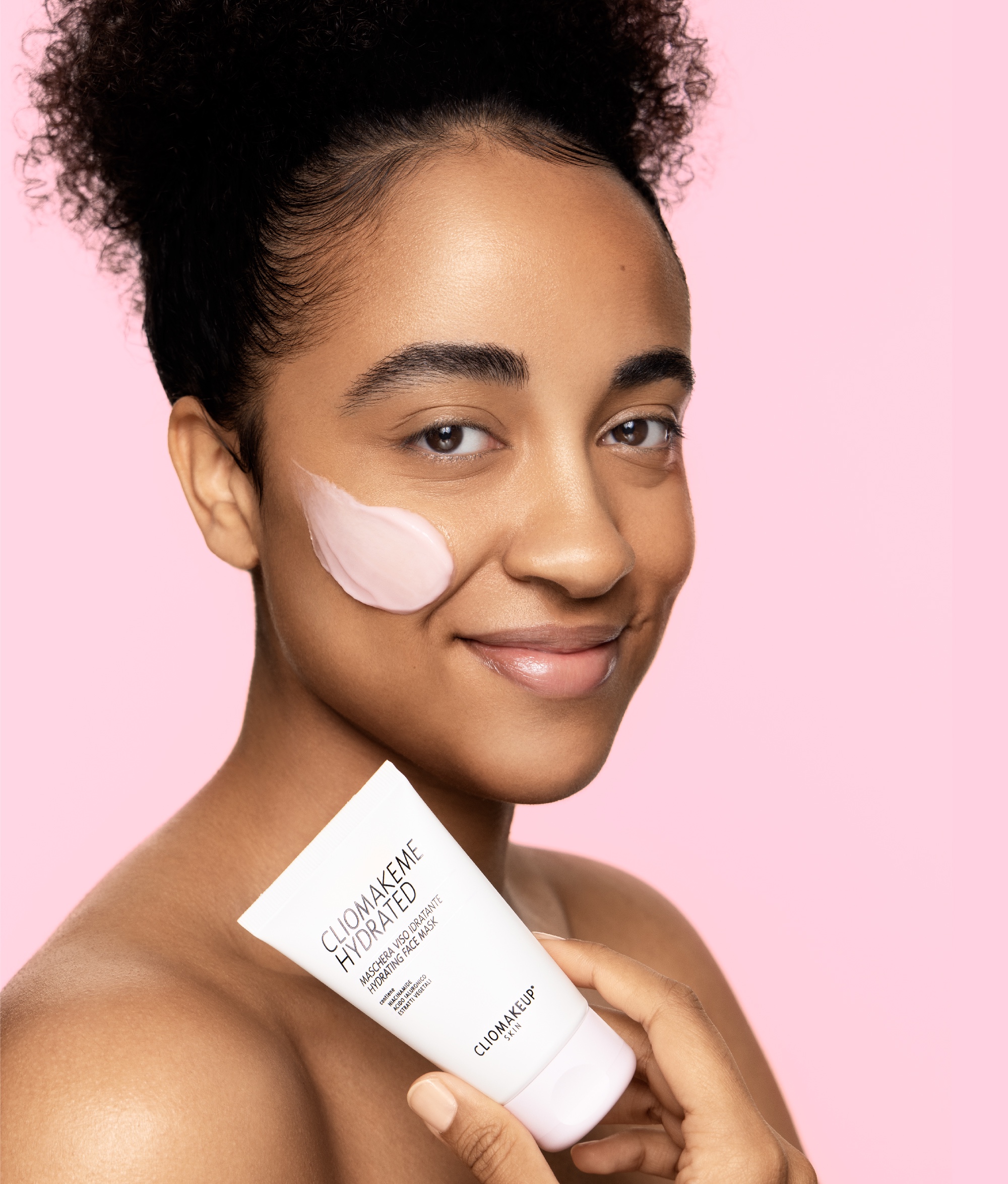 cliomakeup-cliomakeme-hydrated-maschera-viso-idratante-illuminante-sleeping-mask-notte-ialuronico-niacinamide-centella-texture-maguette-detail-01
