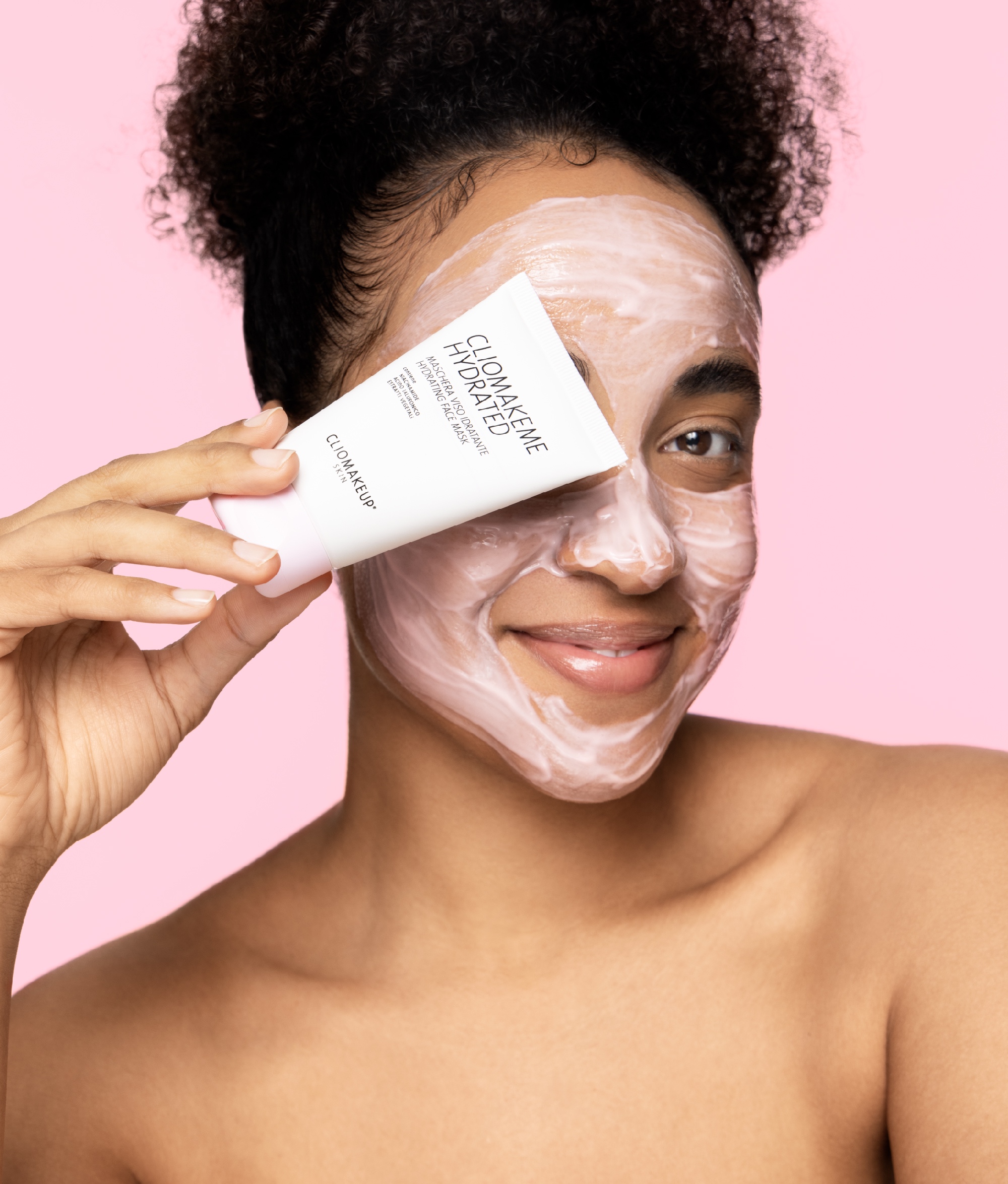cliomakeup-cliomakeme-hydrated-maschera-viso-idratante-illuminante-sleeping-mask-notte-ialuronico-niacinamide-centella-texture-maguette-detail-02.