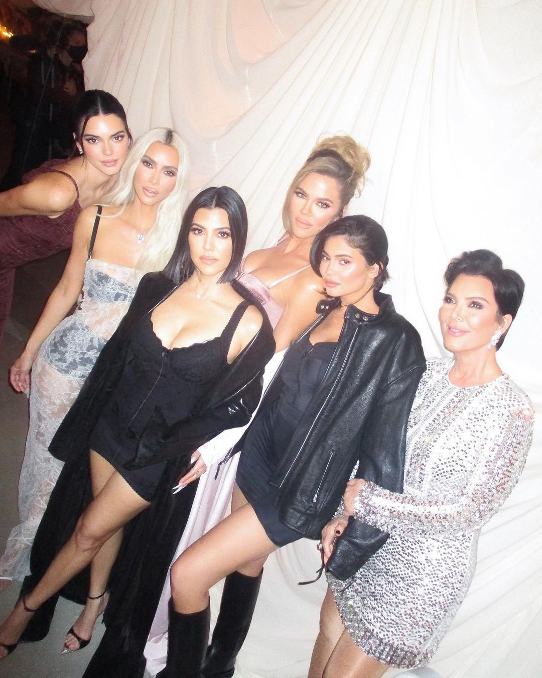 cliomakeup-kourtney-kardashian-incinta-annuncio-a-sorpresa-a-travis-baker-6