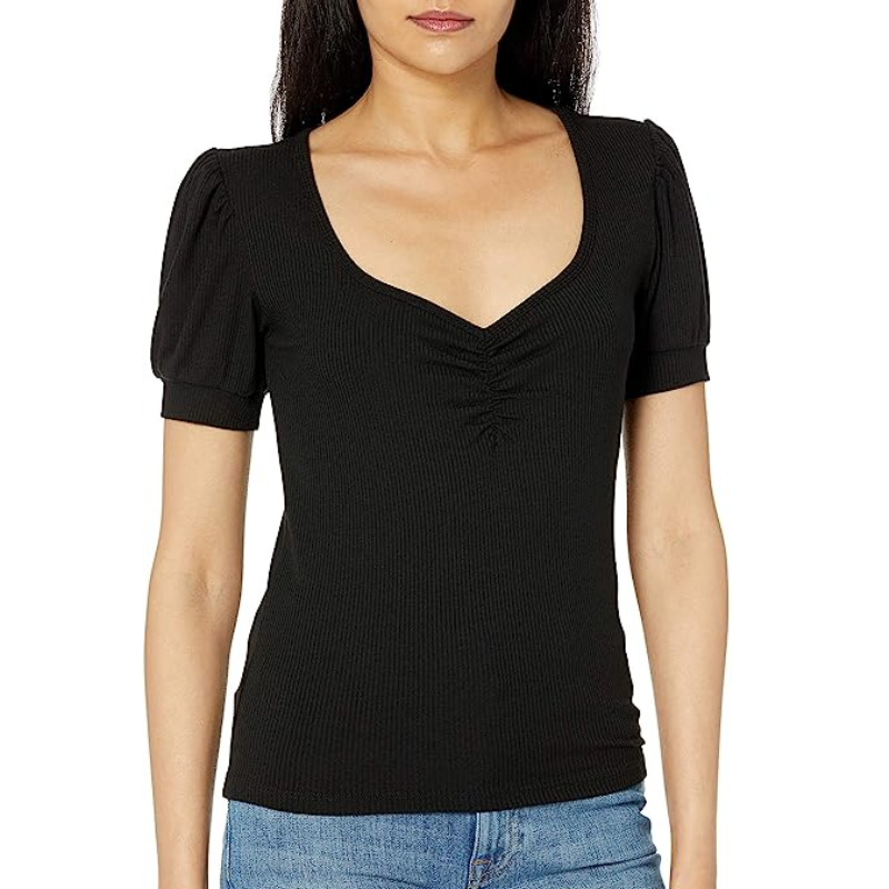 cliomakeup-magliette-basic-estate-2023-look-casual-chic-15