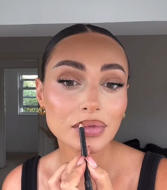 cliomakeup-cherry-cola-lips-step-prodotti-per-creare-nuovo-trend-tiktok-2