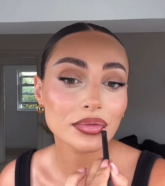 cliomakeup-cherry-cola-lips-step-prodotti-per-creare-nuovo-trend-tiktok-3