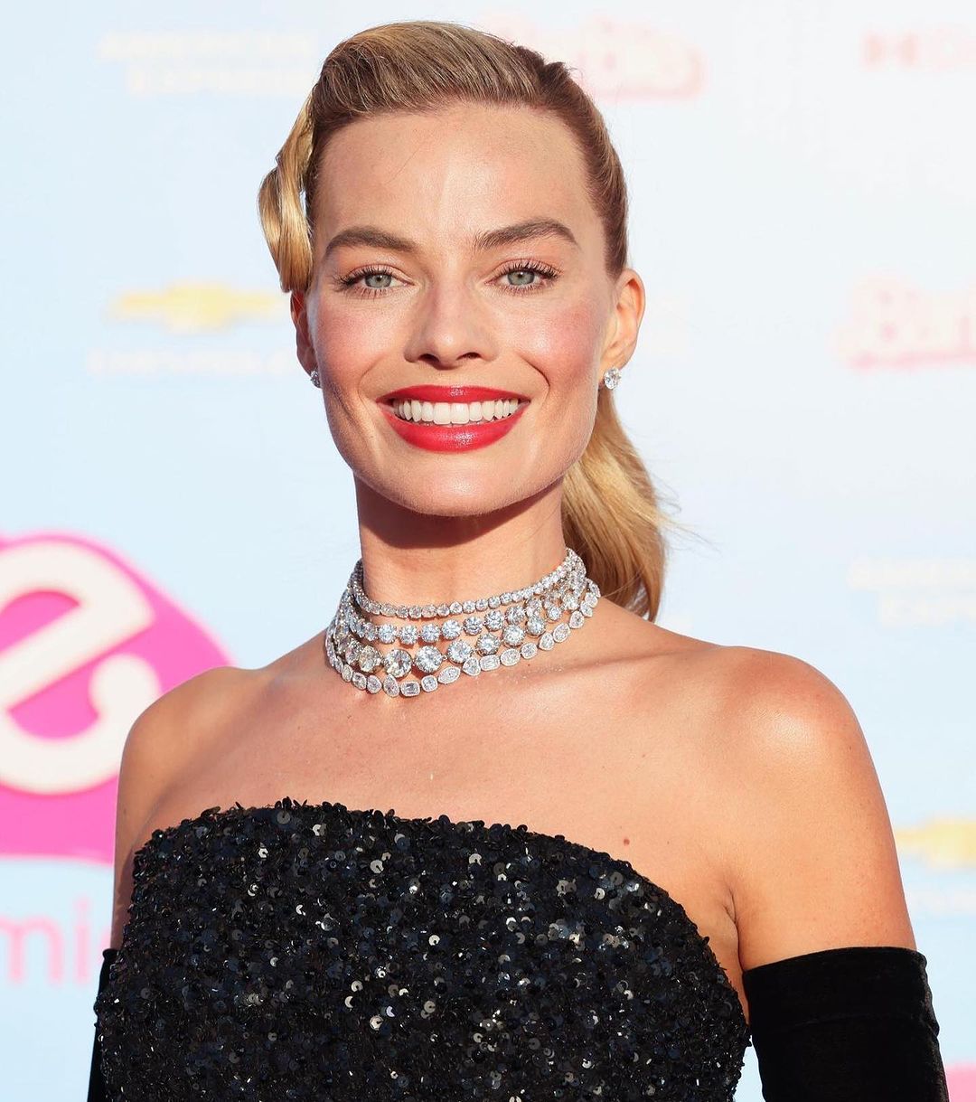 cliomakeup-come-ricreare-make-up-margot-robbie-press-tour-barbie-2