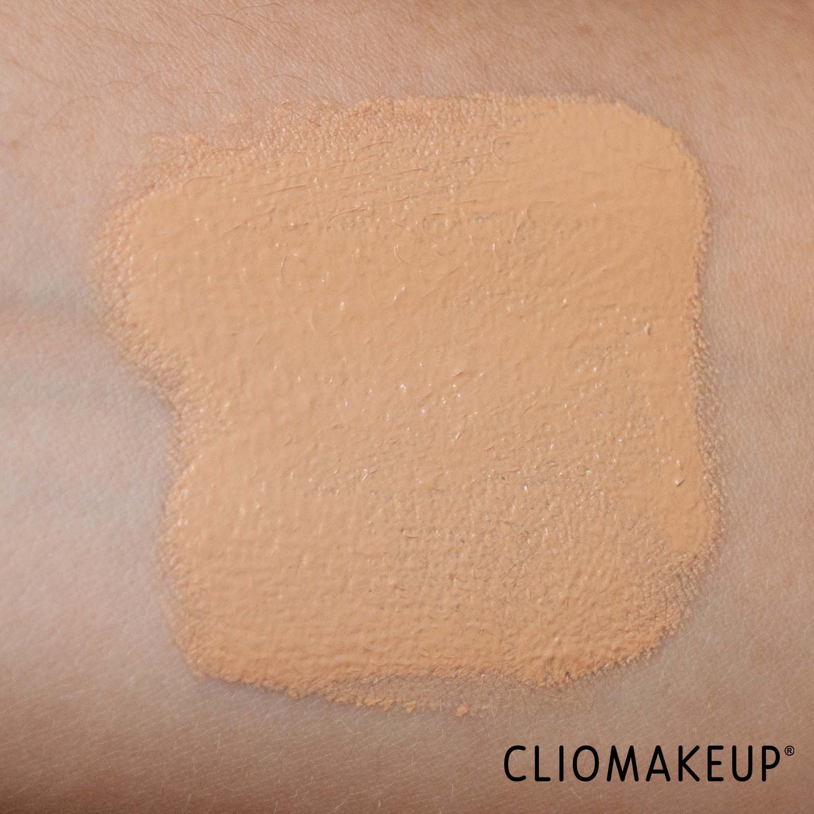 cliomakeup-recensione-fondotinta-maybelline-dream-radiant-liquid-hydrating-foundation-8