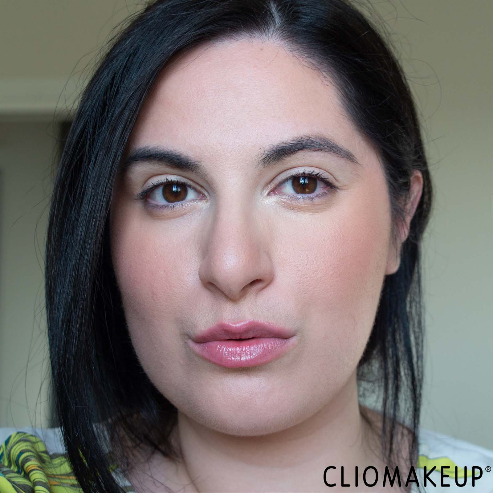 cliomakeup-recensione-spray-fissante-too-faced-insurance-setting-spray-12
