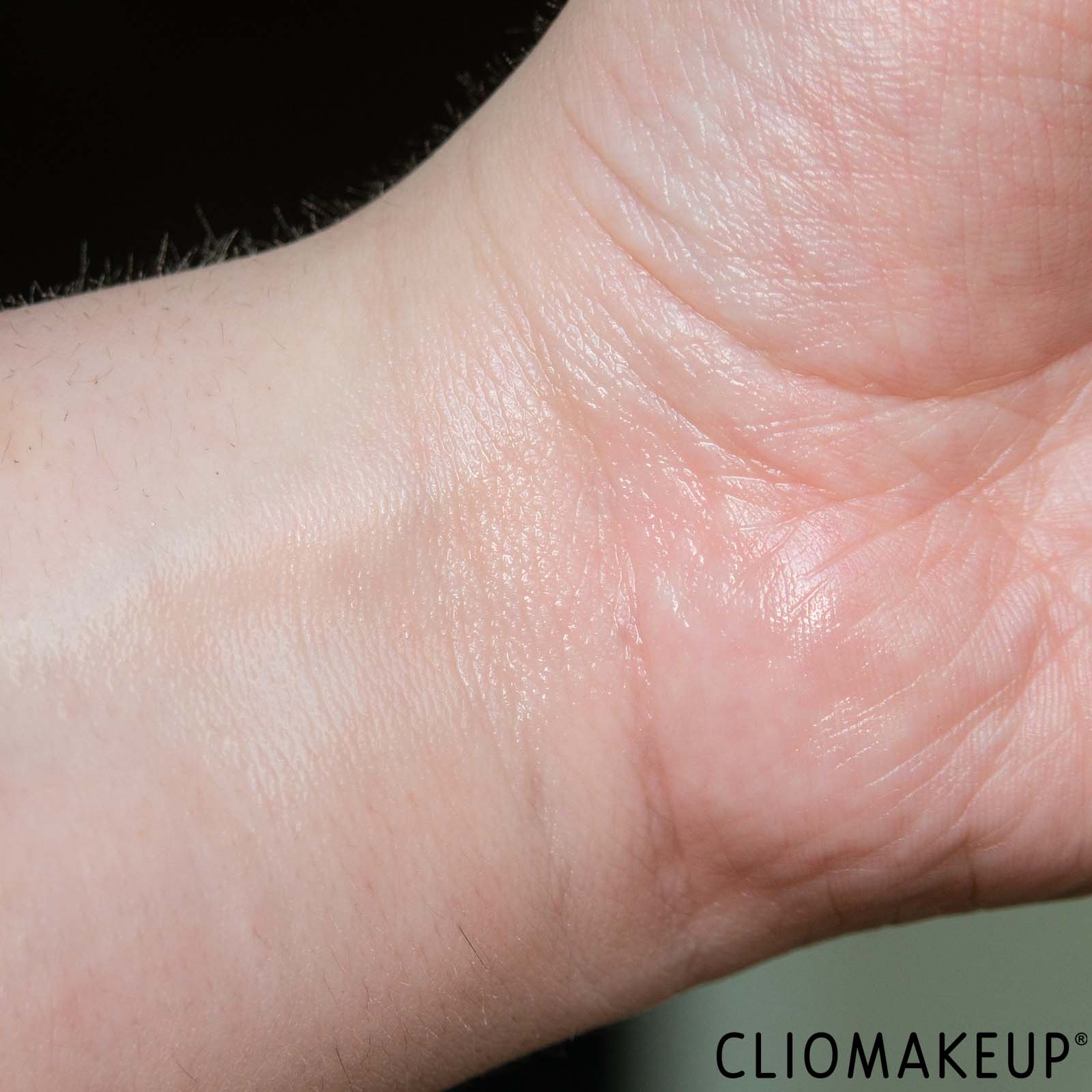 cliomakeup-recensione-spray-fissante-too-faced-insurance-setting-spray-7